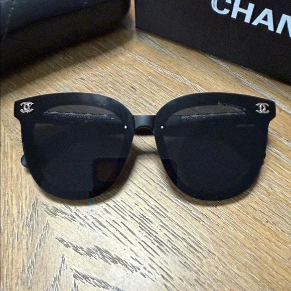 Chanel Black Monogram CC Oversized Square Sunglasses - Picture 2 of 8